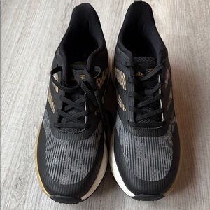 Avia Athletic Shoes 8.5 Mujer Memory Foam Black
Gray Comfortable Walking Gym